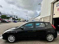 Hyundai I30 2.0 i Style | Airco | Cruise | PDC | Trekhaak Foto