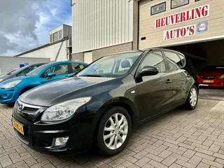 Hyundai I30 2.0 i Style | Airco | Cruise | PDC | Trekhaak Hyundai I30 2.0 i Style | Airco | Cruise | PDC | Trekhaak
