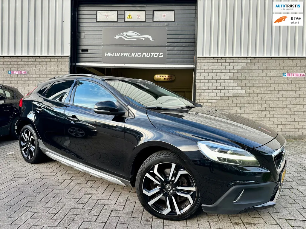 Volvo V40 Cross Country 2.0 T3 Summum | Navi | Leder | PDC | Clima